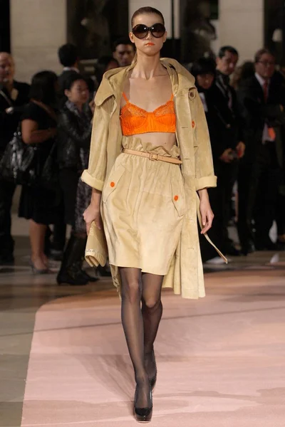 Look 1